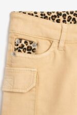 PANTALONES CORTOS VAQUEROS PARA NIÑAS EN COLOR ARENA - Imagen 3